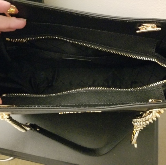 Authentic Michael Kors bag - Picture 2 of 3